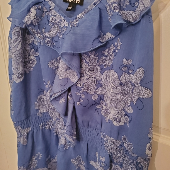 🛍 Floral Tank 🛍 - Picture 2 of 3